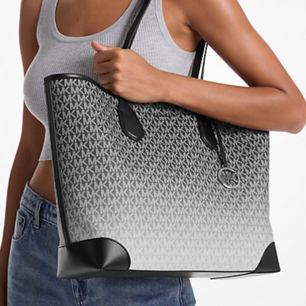 Michael Kors Eva Large Ombré Signature Logo Tote Bag
Black
NWT - Picture 1 of 16
